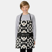 花離れ類モダン黒 エプロン (着用した状態)