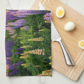 花 |ニュージーランドのルピネ畑 キッチンタオル (四つ折り)