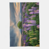 花 |ニュージーランドのルピネ畑 キッチンタオル (縦)