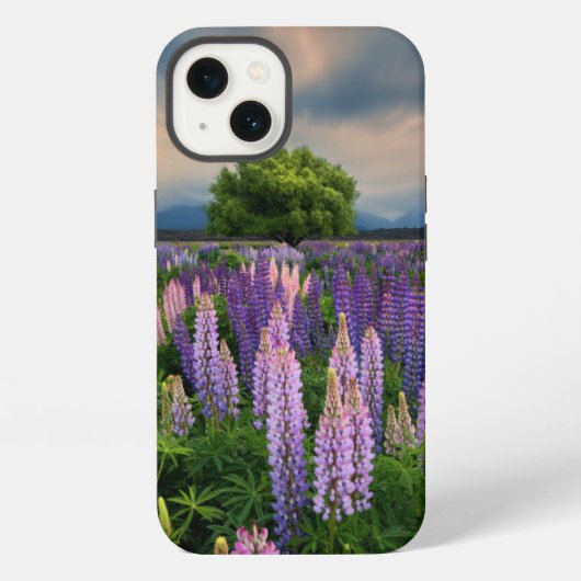 花 |ニュージーランドのルピネ畑 iPhoneケース (裏面)