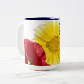 花，ポピー，コーンフラワー – 青い赤い黄色 ツートーンマグカップ (正面左)