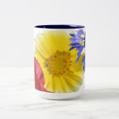 花，ポピー，コーンフラワー – 青い赤い黄色 ツートーンマグカップ (中央)