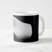 花 |白いカラリリー ジャンボコーヒーマグカップ (正面右)