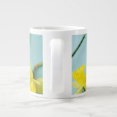 花 |黄色の水仙 ジャンボコーヒーマグカップ (裏面)