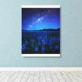 花 | Lupines Blooming at Night Lake Tekapo キャンバスプリント (インサイチュ (ウッドフロア))