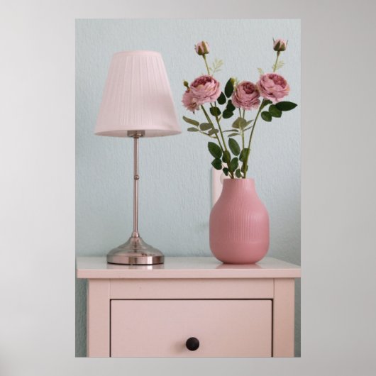 花 | Pink Roses on Nightstand ポスター (正面)