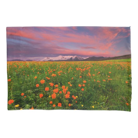 花 | Wildflower Field雪をかぶった山々 枕カバー (正面)