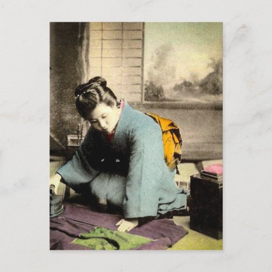 芸者が絹の着物を用意ヴィンテージ日本 ポストカード (正面)