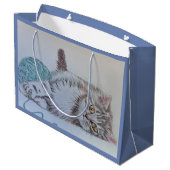 芸術のギフトバッグを遊んでいるかわいい灰色の虎猫猫の子ネコ ラージペーパーバッグ (裏面アングル)