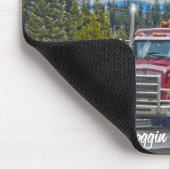 芸術のマウスパッドを運転する赤い製材トラックのハイウェー マウスパッド (コーナー)