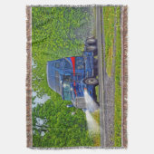 芸術を運転する負荷ハイウェー引く青い大型トラック スローブランケット (正面縦)