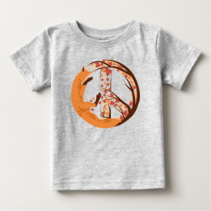 芸術的なキツネのピースサインの紅葉と木の枝 ベビーTシャツ