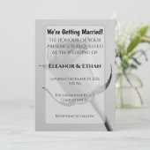 芸術的なミニマリストの黒と白のバラの花芽 招待状 (スタンド正面)