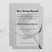 芸術的なミニマリストの黒と白のバラの花芽 招待状 (正面/裏面)