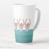 芸術的泳ぐ人 |スイミング芸術的イラストレーション カフェラテマグ (右アングル)