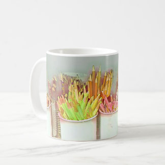 芸術部屋の鉛筆は色及び潜在性のマグの十分にすくいます コーヒーマグカップ