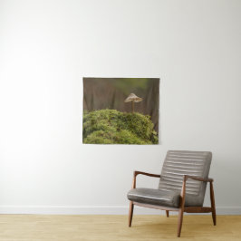 苔むした森の静かなキノコのアートプリント タペストリー