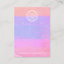 若々しいシックなロゴネックレス&イヤリングディスプレイ