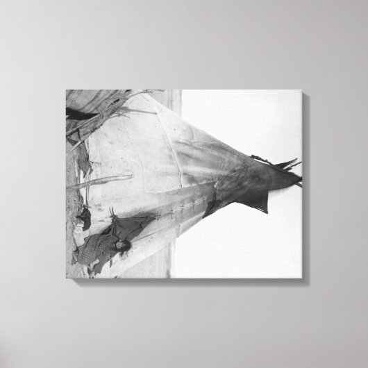 若いオグララインディアンガールと子犬ティピ外 キャンバスプリント (正面)