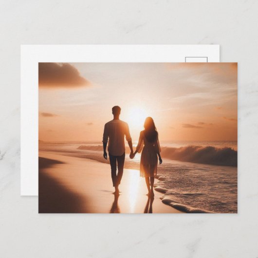 若いカップル歩くビーチで日没 ポストカード (正面/裏面)