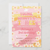 若いグルービーと3人の女の子3歳の誕生日招待状。 招待状 (正面)