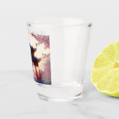 若いチョンサム美しい中国の新年ポーズ ショットグラス (右)