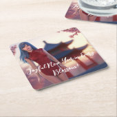 若いチョンサム美しい中国の新年ポーズ スクエアペーパーコースター (アングル)