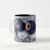 若いツバメ ツートーンマグカップ (正面左)