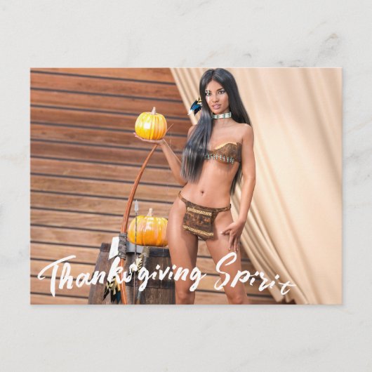 若いネイティブアメリカンの木の壁でのポーズ ポストカード (正面)