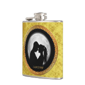 若い夫婦の黒いシルエットキスをするがお互い フラスク (左)