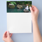 若い女性がヨガをする チラシ (手)