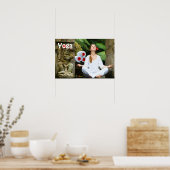 若い女性がヨガをする ポスター (キッチン)
