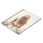 若い女性の水色のデイジー場 ノートブック (左側)