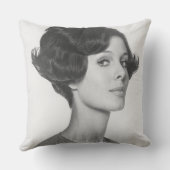 若い女性 クッション (裏面)