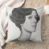 若い女性 クッション (ブランケット)