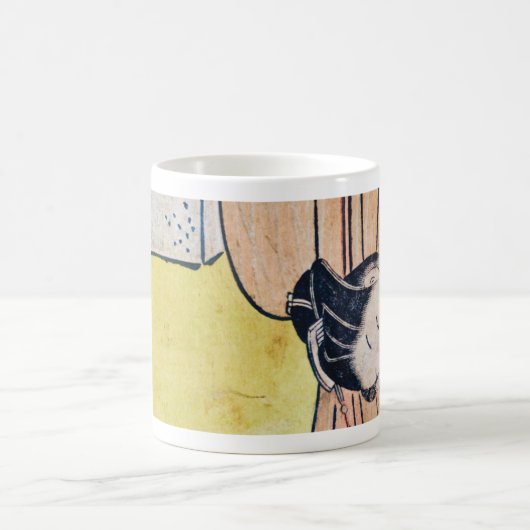 若い女日本のの子のマグ コーヒーマグカップ (中央)