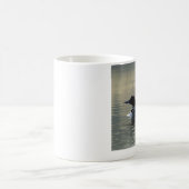 若い水潜り鳥のコーヒー・マグ コーヒーマグカップ (中央)