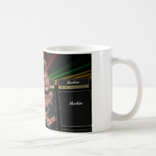 若い男のマグを打つ コーヒーマグカップ