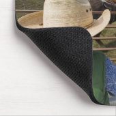 若い男の子はヒューズ2007年の牧場で取ります マウスパッド (コーナー)