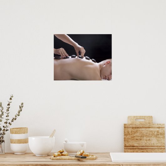 若い男性がホットストーンマッサージを取得トリートメント ポスター (キッチン)