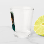 若い美しいエレガント(女性) (女性ポートレート) ショットグラス (右)