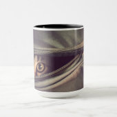 若い虎猫の子ネコ マグカップ (中央)