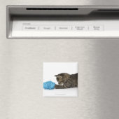 若い虎猫は遊羊毛で子猫だ。 マグネット (インサイチュ (食洗機))