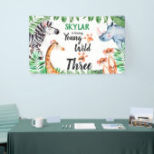 若い野生と3つのサファリ動物の第3誕生日 横断幕 (トレードショー)