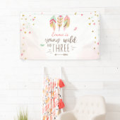 若い野生と3つの誕生日バナーピンクの女の子 横断幕 (インサイチュ)