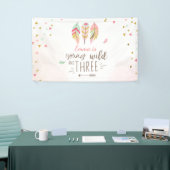 若い野生と3つの誕生日バナーピンクの女の子 横断幕 (トレードショー)