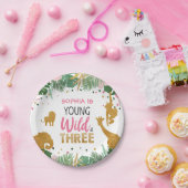 若い野生と3人の女の子ピンクサファリ動物 ペーパープレート (パーティー)