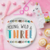 若い野生及び3つの誕生会のプレート ペーパープレート (パーティー)