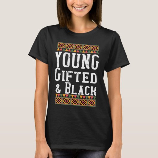 若き黒人女性の魔法と黒人の歴史 Tシャツ (正面)