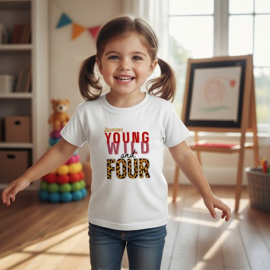 若くてワイルドで4歳の誕生日 トドラーTシャツ